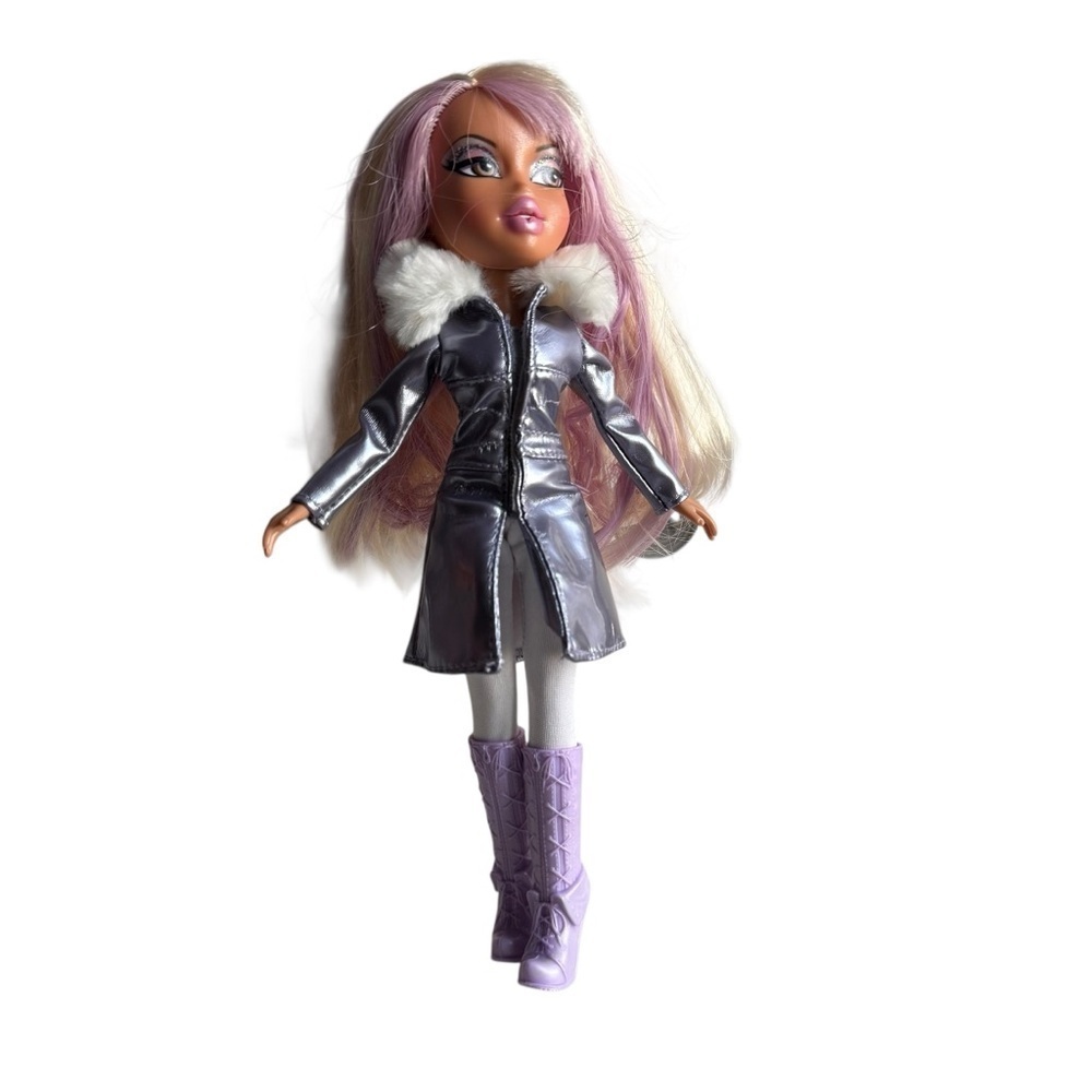 MGA Entertainment Bratz Platinum Shimmerz Yasmin Doll Jacket Boots Purple Girl